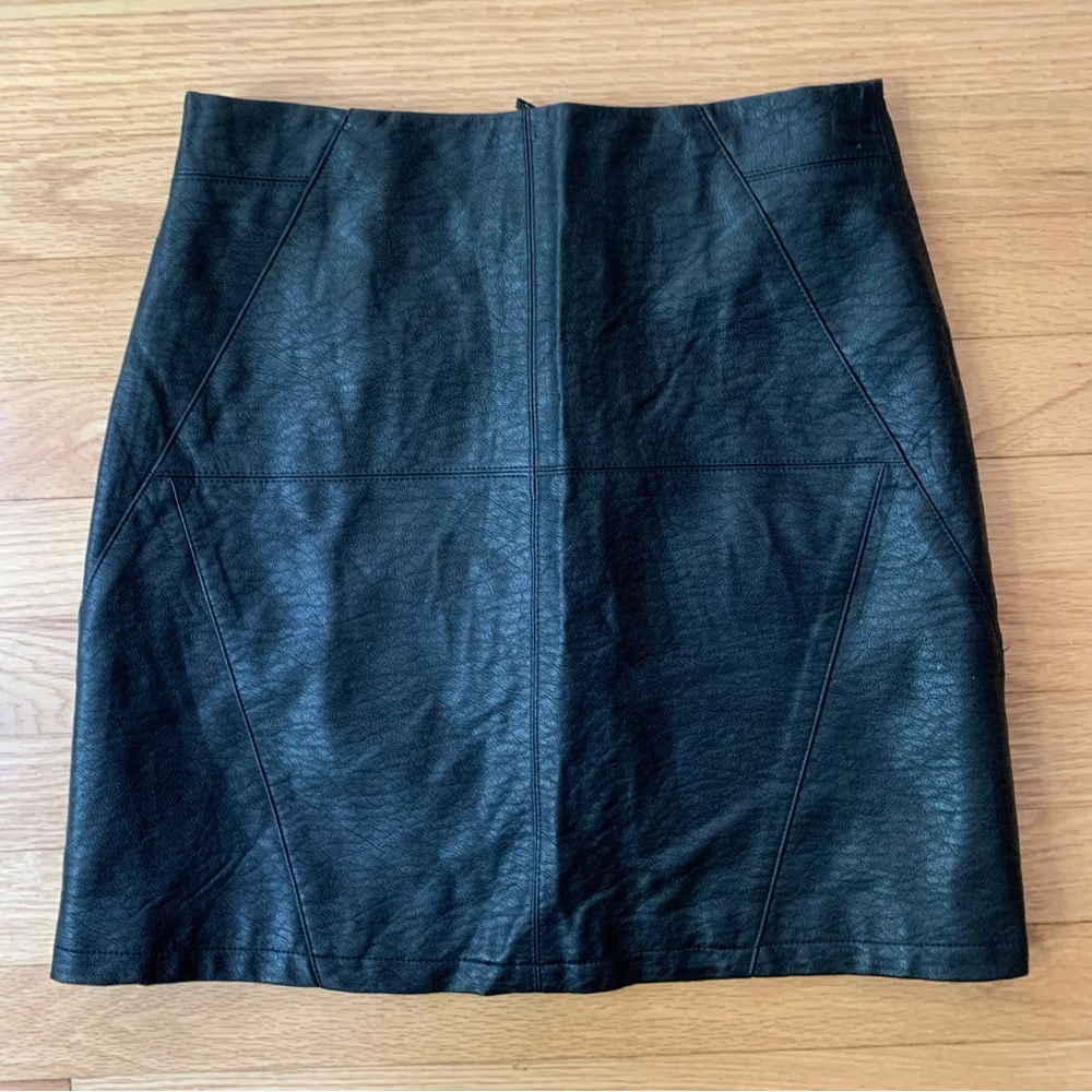 H&M Black Faux Leather High Rise Vegan Mini Skirt Size 6